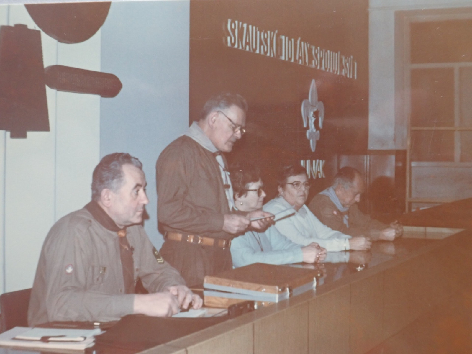 Zah�jen� �innosti na�eho st�ediska Juta 03, �nor 1990.