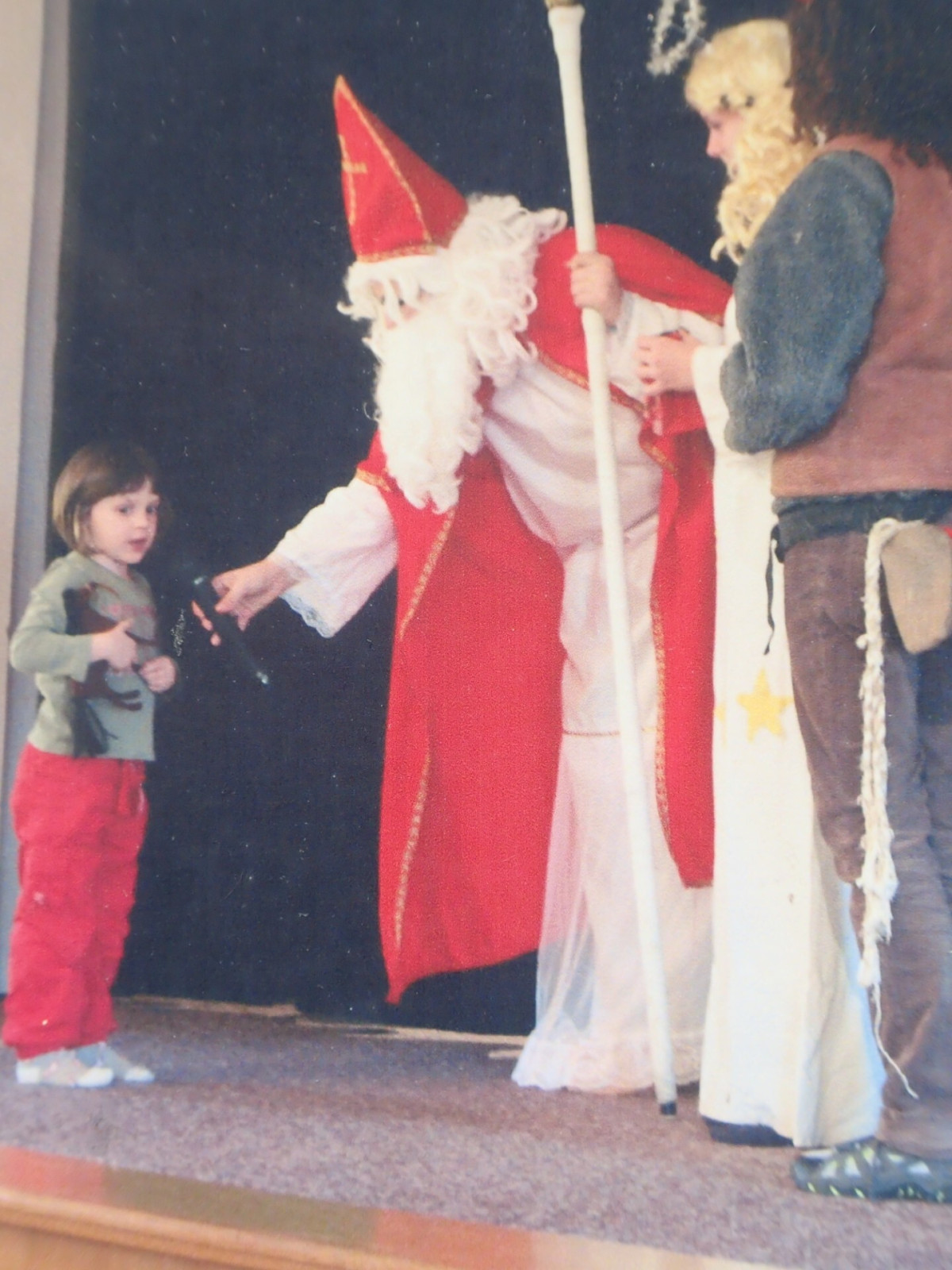 Mikul�sk� bes�dka v aule gymn�zia prosinec 2011